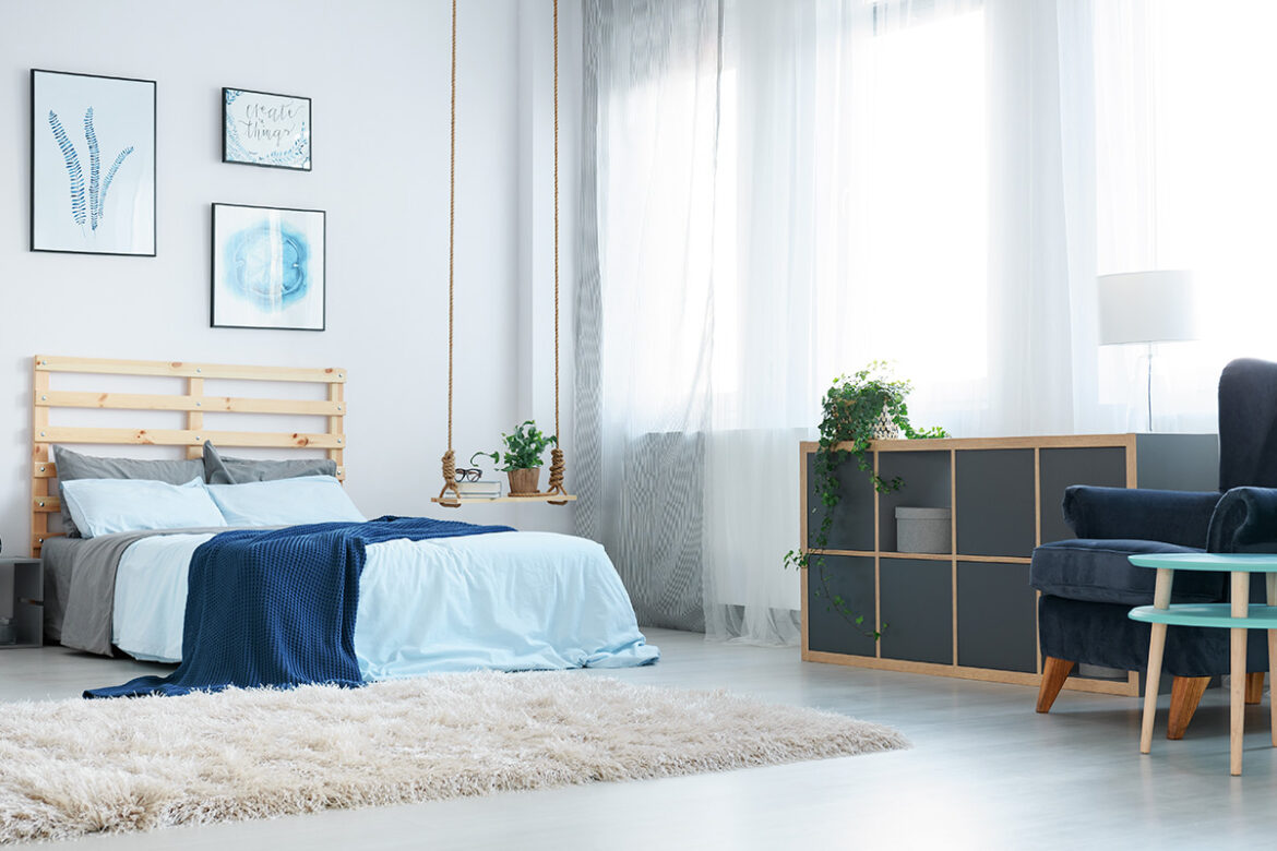 Orden y descanso: cómo un dormitorio despejado mejora tu sueño