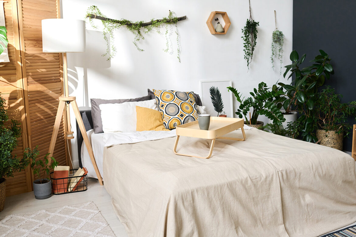 Cómo mantener el dormitorio fresco en verano (y con estilo)