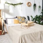 Cómo mantener el dormitorio fresco en verano (y con estilo)