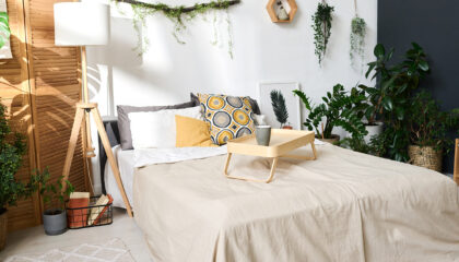 Cómo mantener el dormitorio fresco en verano (y con estilo)
